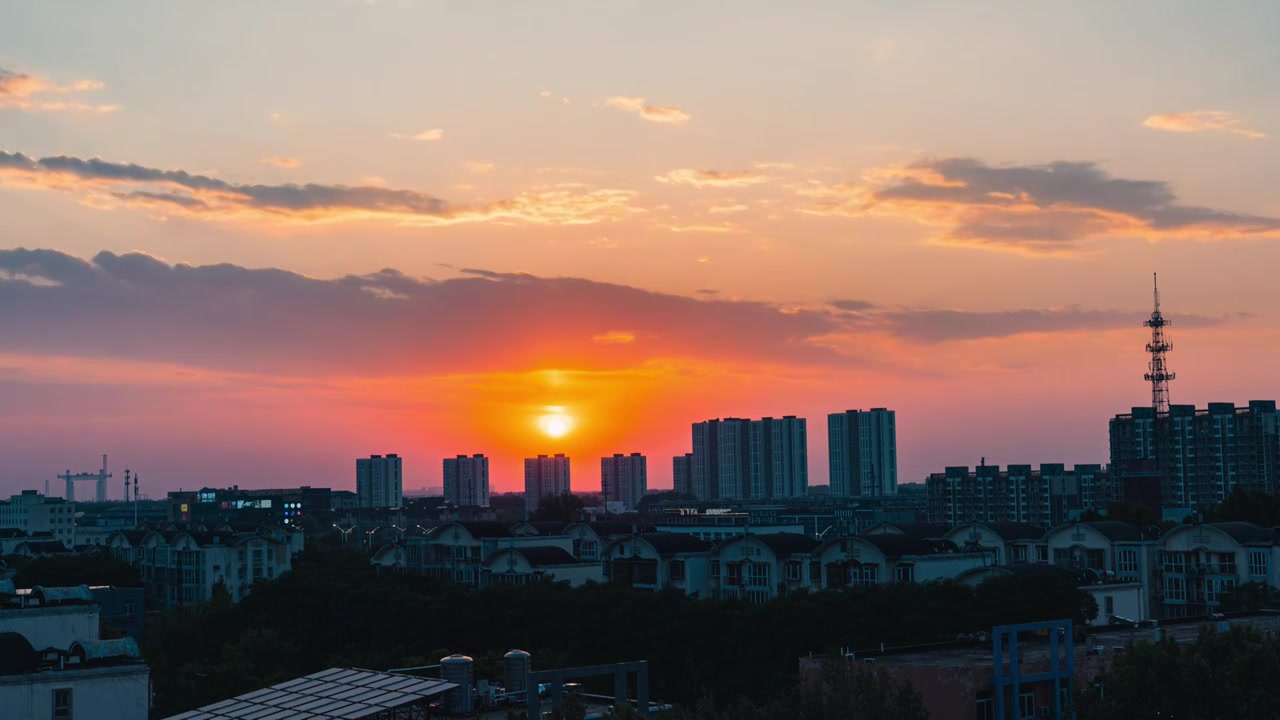 北京夏天黄昏时刻的日落延时视频素材