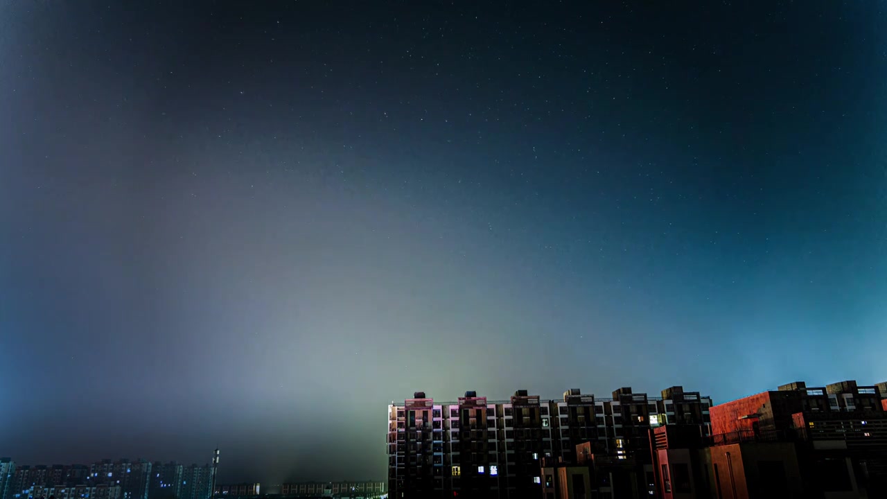 北京夏天夜晚拍到的英仙座流星雨延时视频素材