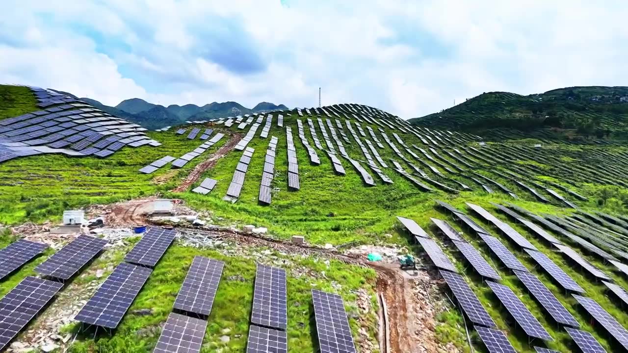 贵州山地光伏发电站视频素材