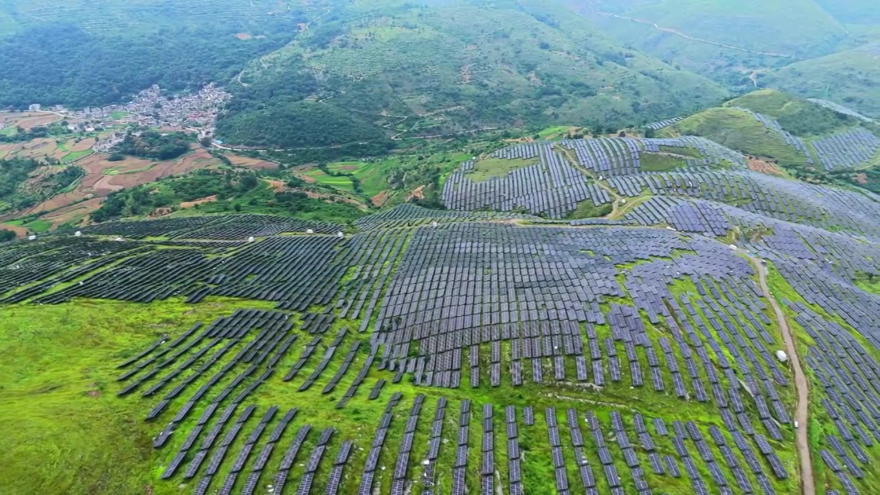 贵州山地光伏发电站视频素材