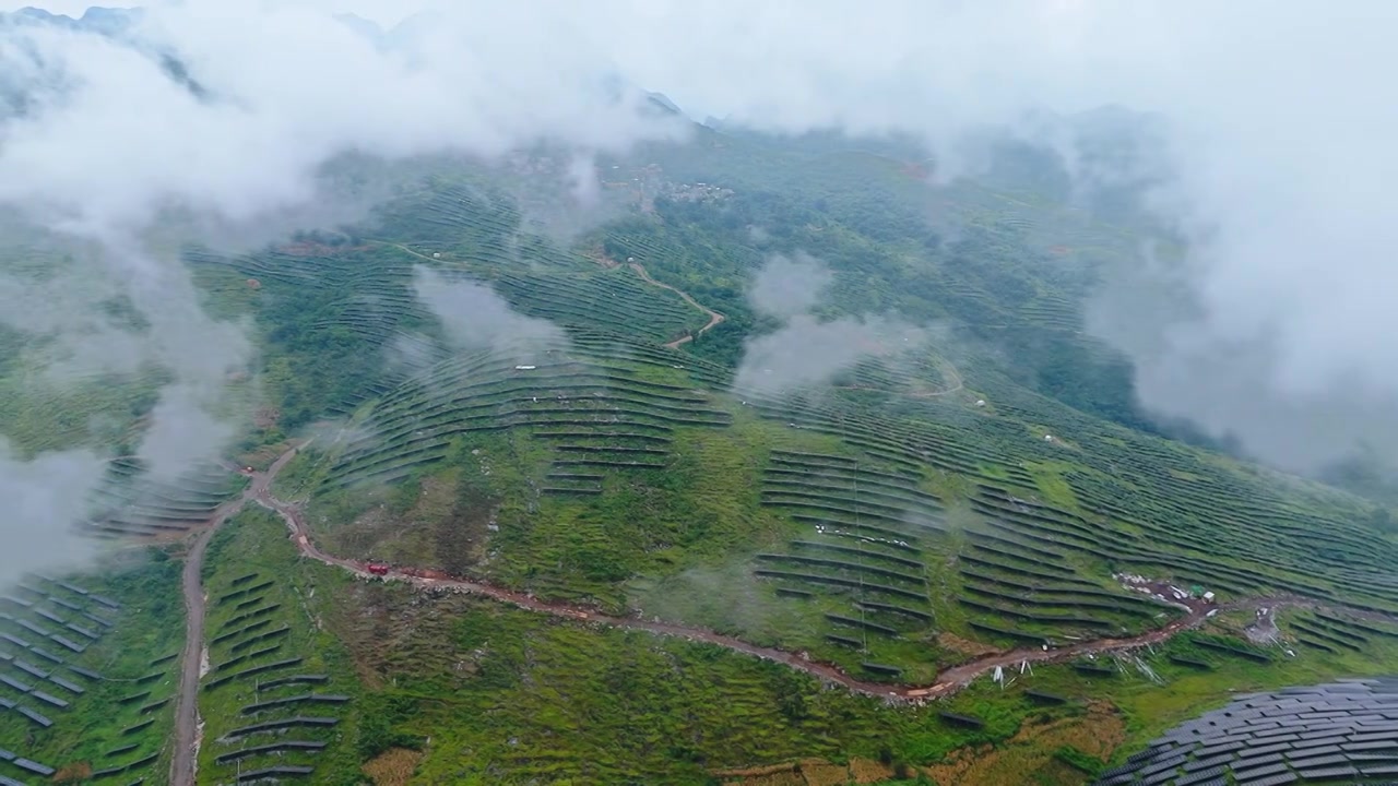 贵州山地光伏发电站视频素材