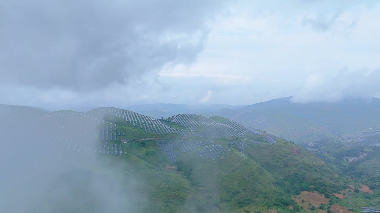 贵州山地光伏发电站视频素材