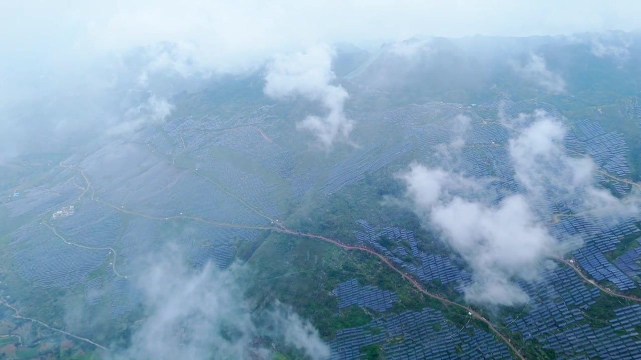 贵州山地光伏发电站视频素材