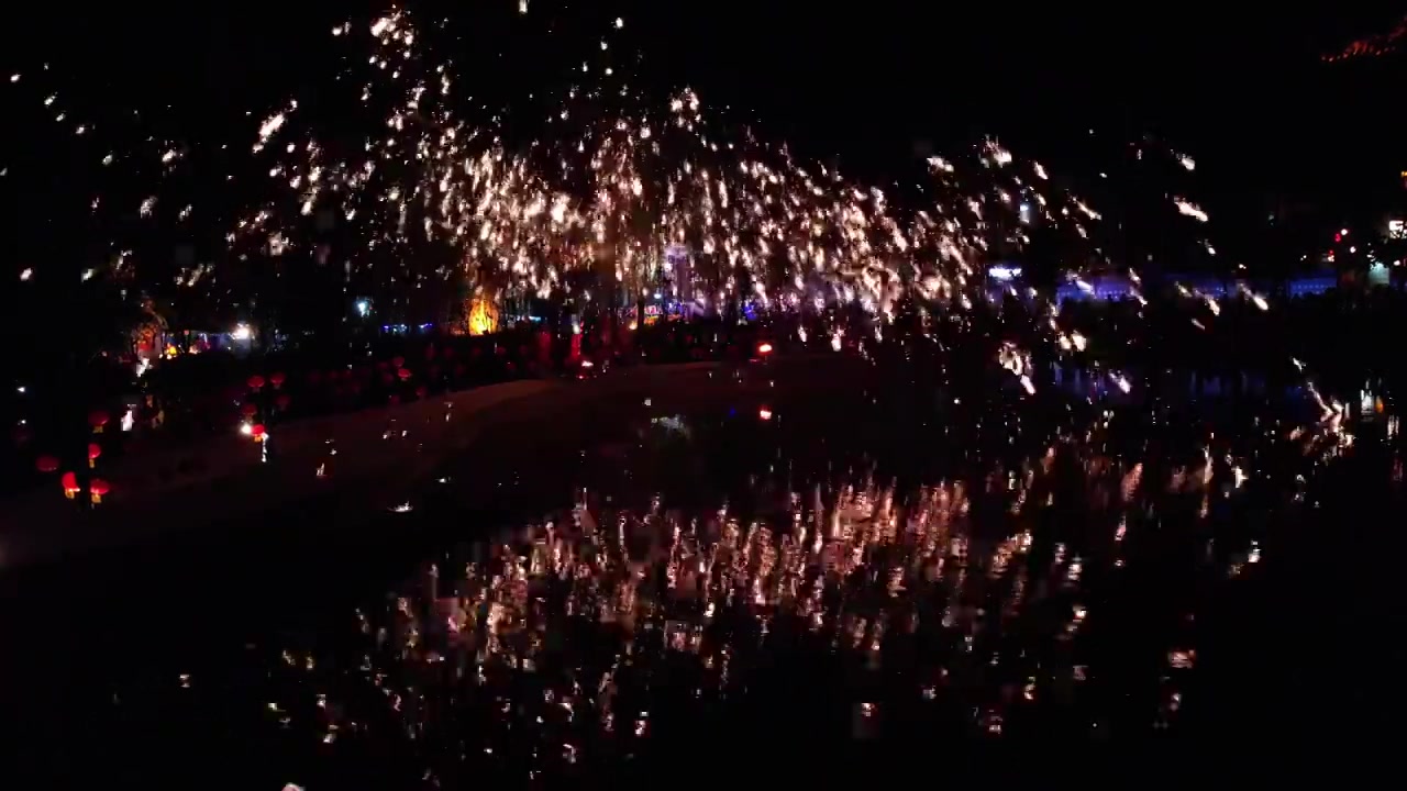 贵州兴义峰林布依夜景非遗打铁花视频素材