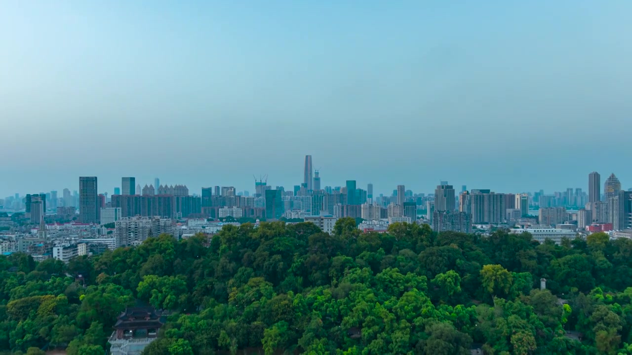 武汉绿地大厦群楼城市天际线日落晚霞夜景风光视频下载