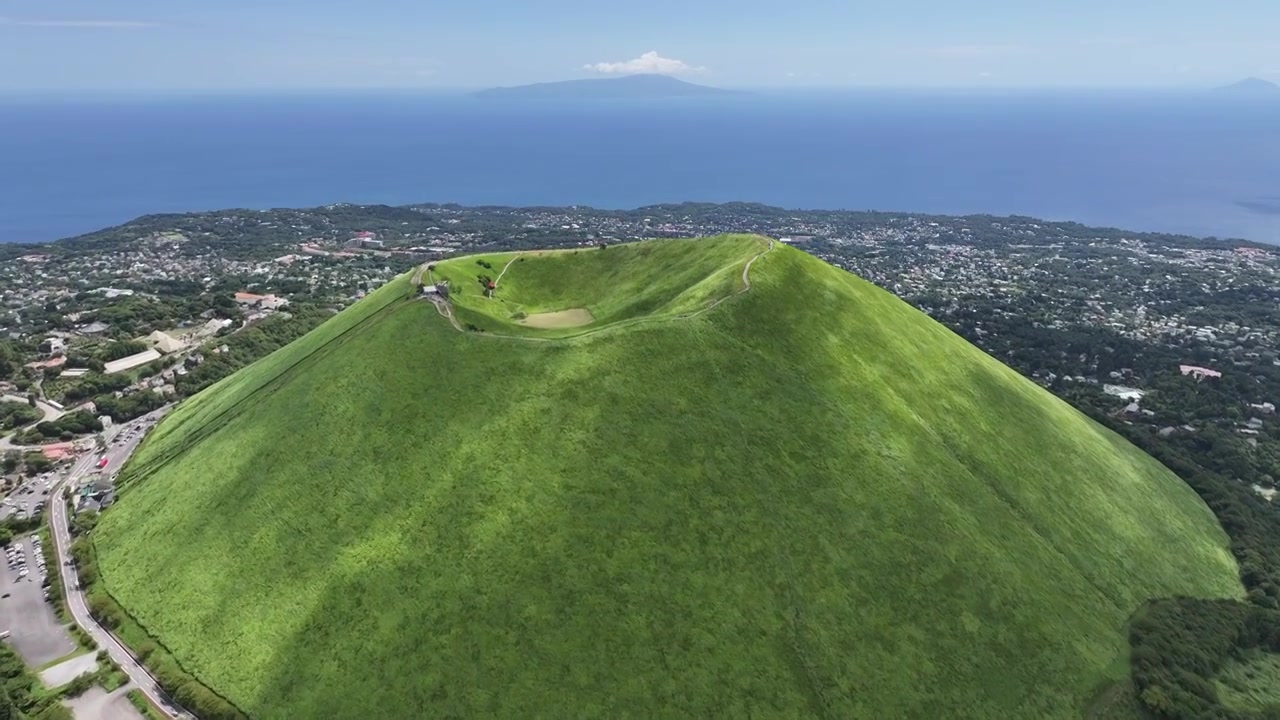 日本伊豆半岛大室山航拍视频素材