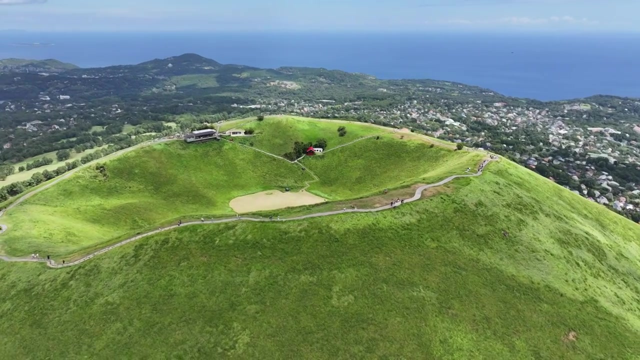 日本伊豆半岛大室山航拍视频素材