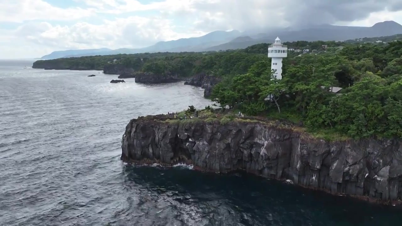 日本伊豆半岛城崎海岸风光航拍视频素材