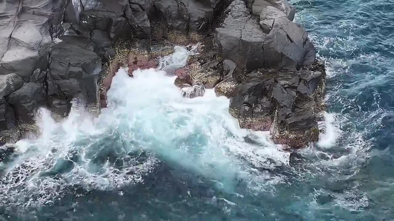 日本伊豆半岛城崎海岸风光航拍视频素材