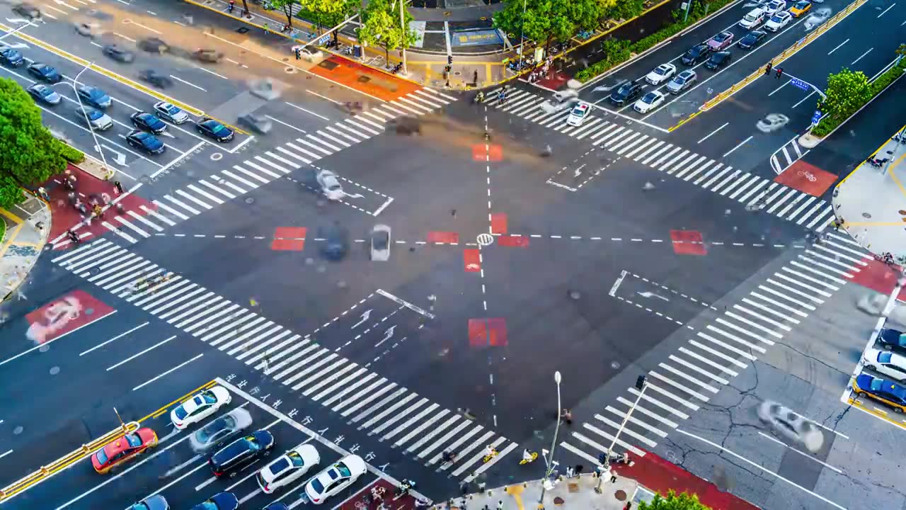 中国北京市西城区金融街路口交通快节奏晚高峰车流视频素材