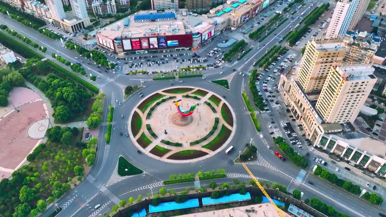 中国辽宁省葫芦岛市龙港区飞天广场傍晚航拍视频素材