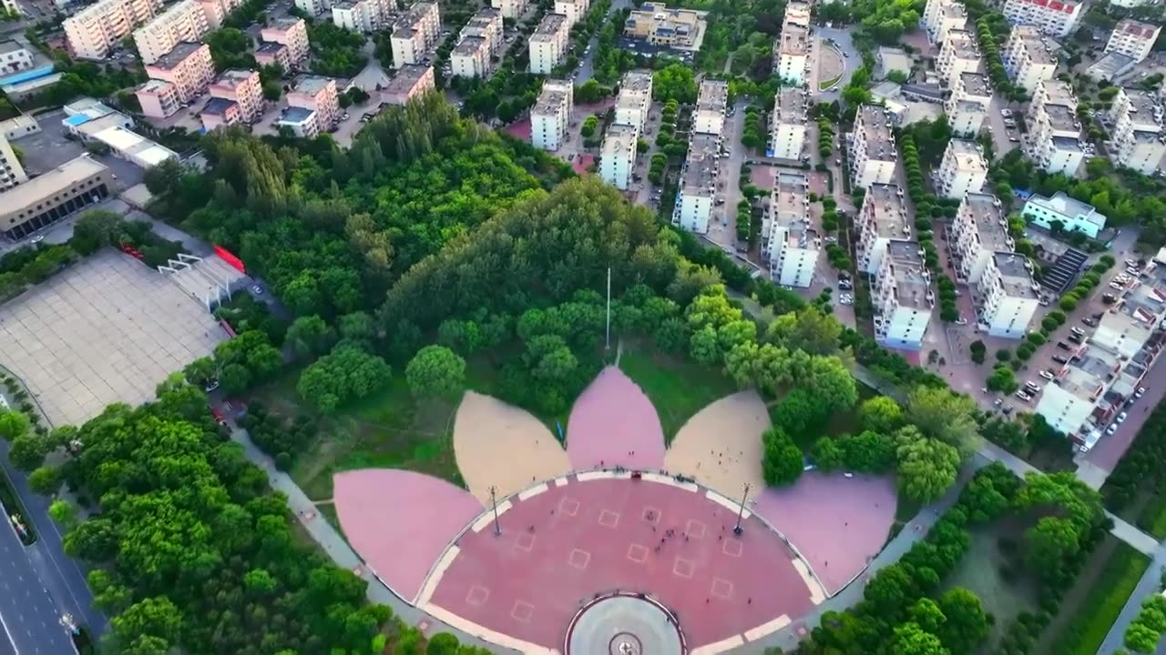 中国辽宁省葫芦岛市龙港区城区傍晚航拍视频素材