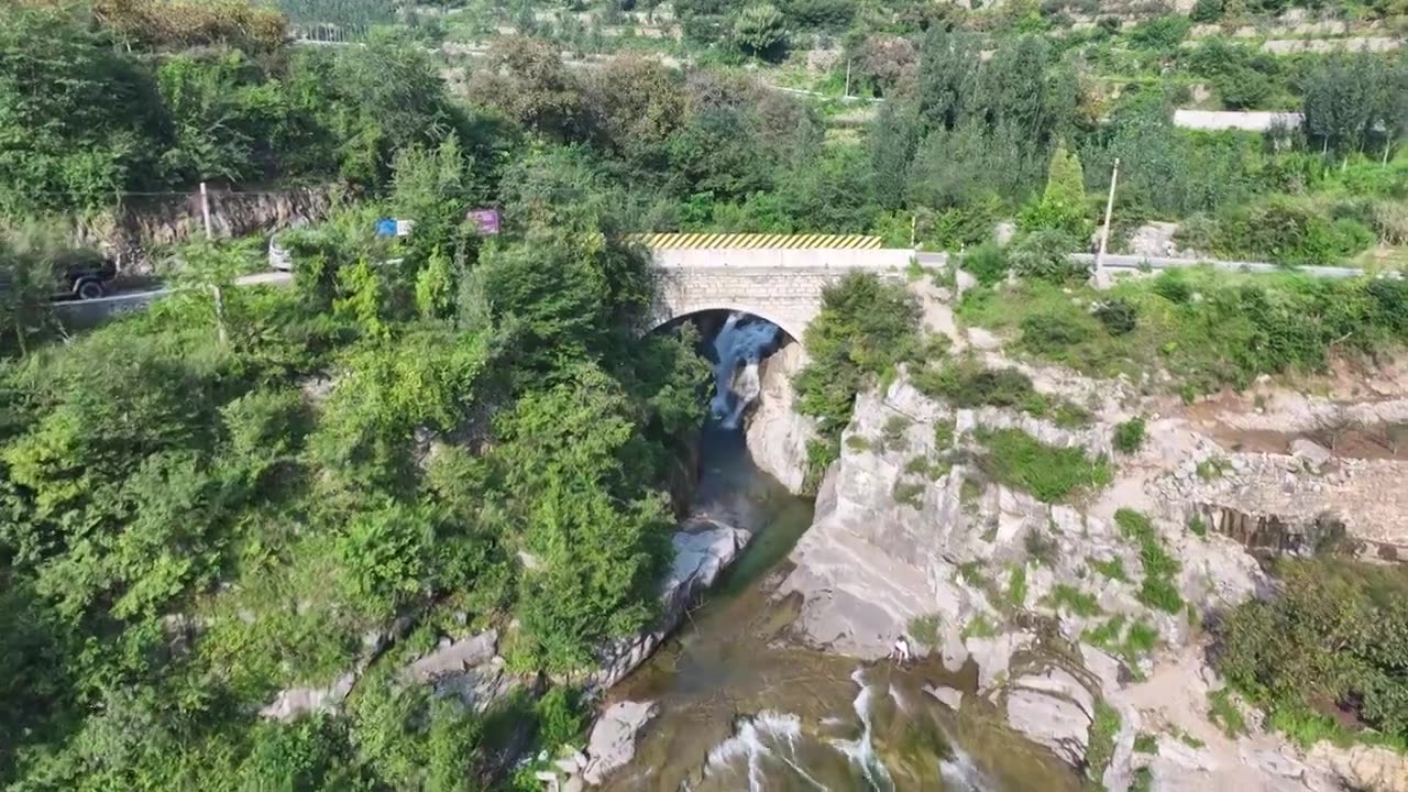 济南章丘没口村瀑布视频下载