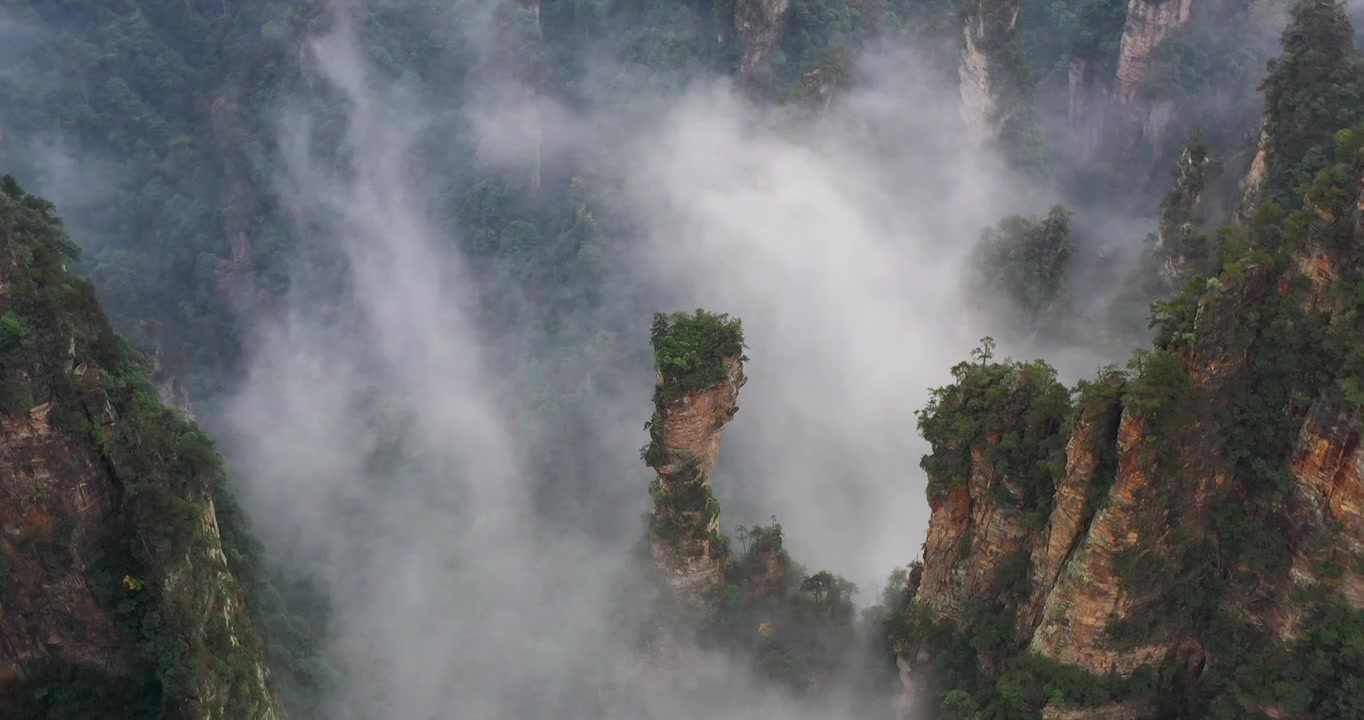 湖南张家界：武陵源云雾秋色视频下载