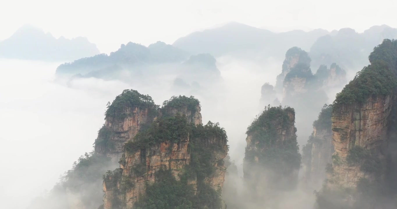 湖南张家界：武陵源云雾秋色视频下载