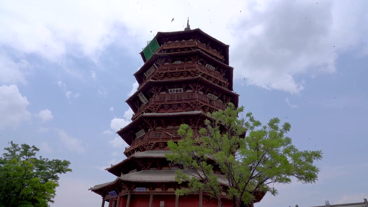 山西省朔州市应县佛宫寺释迦塔应县木塔古代建筑木质结构白天延时蓝天白云夏日历史文化景点世界三大奇塔视频下载