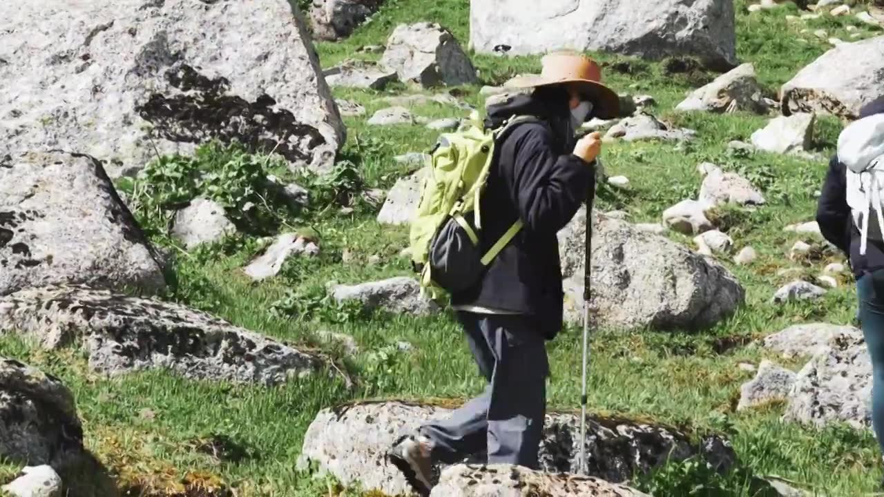 户外徒步登山视频素材