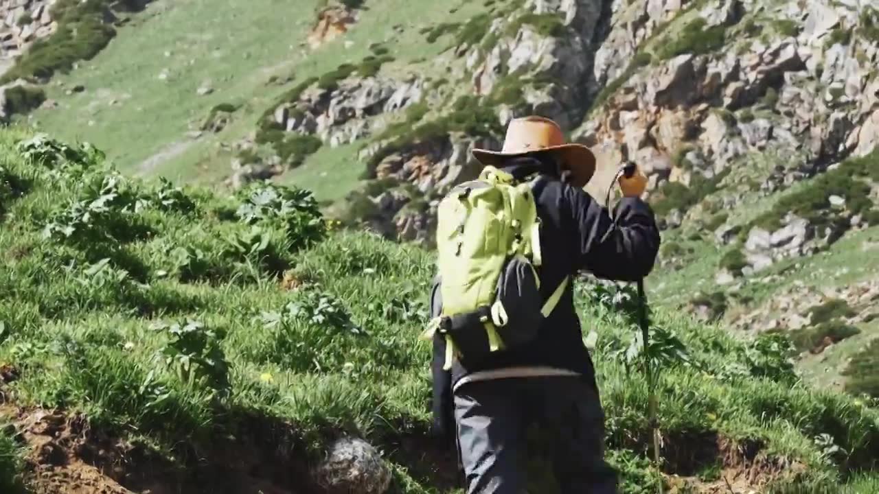 户外徒步登山视频素材