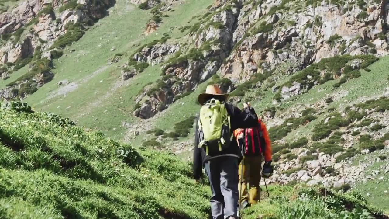 户外徒步登山视频素材