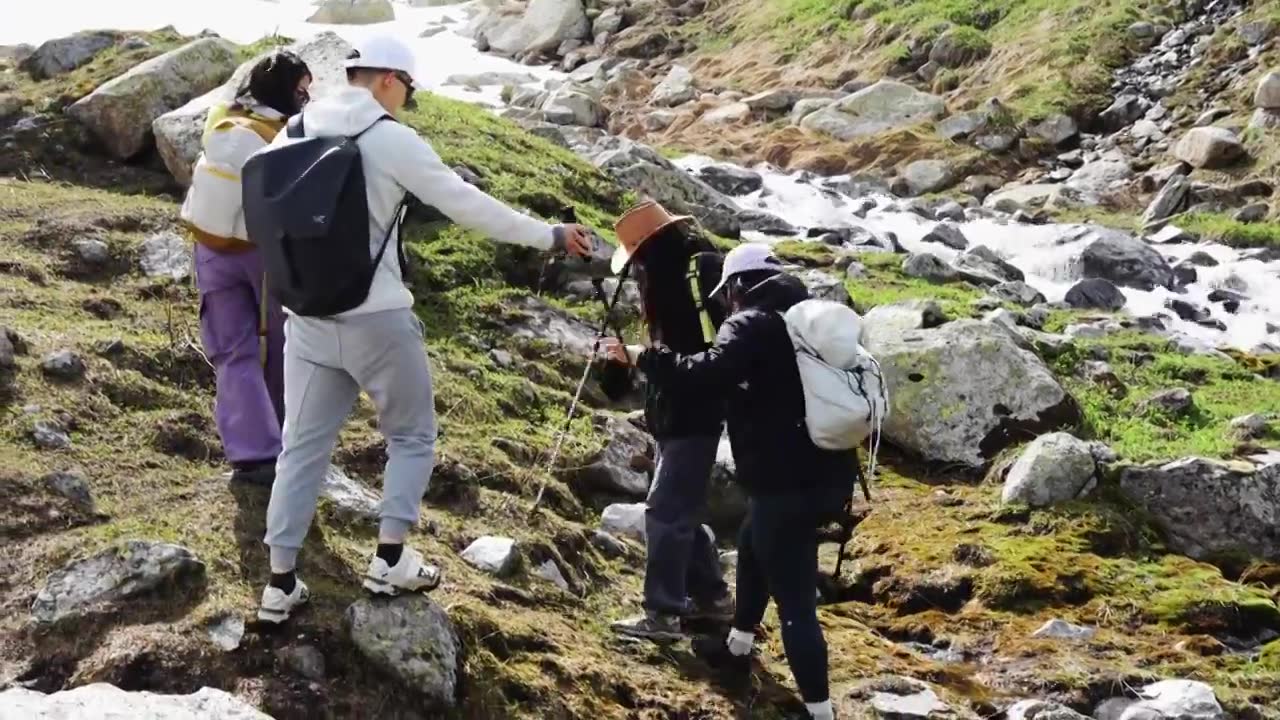 户外徒步登山视频素材