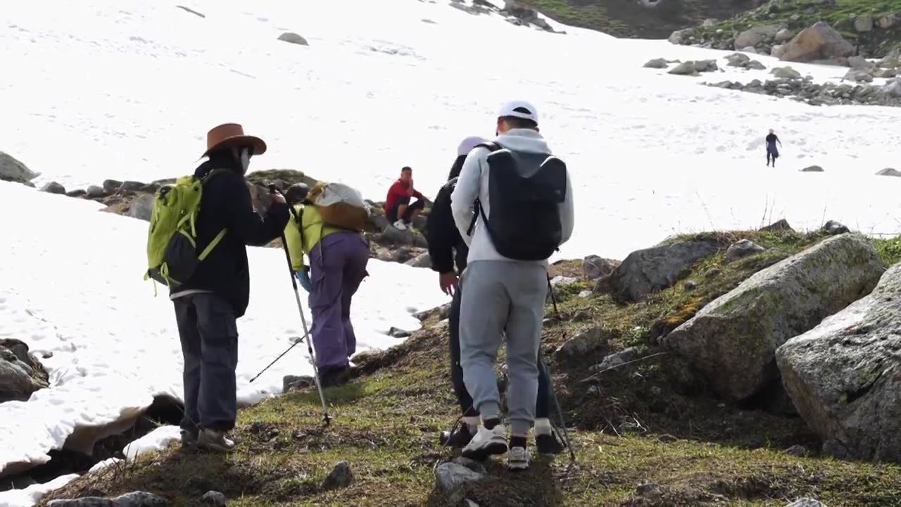 户外徒步登山视频素材