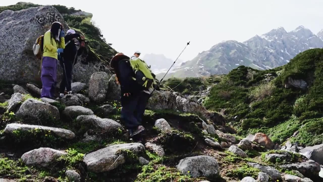 户外徒步登山视频素材