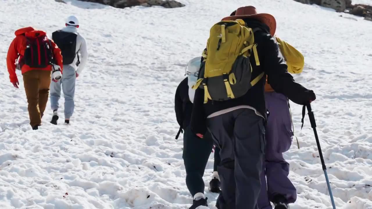 户外徒步登山视频素材