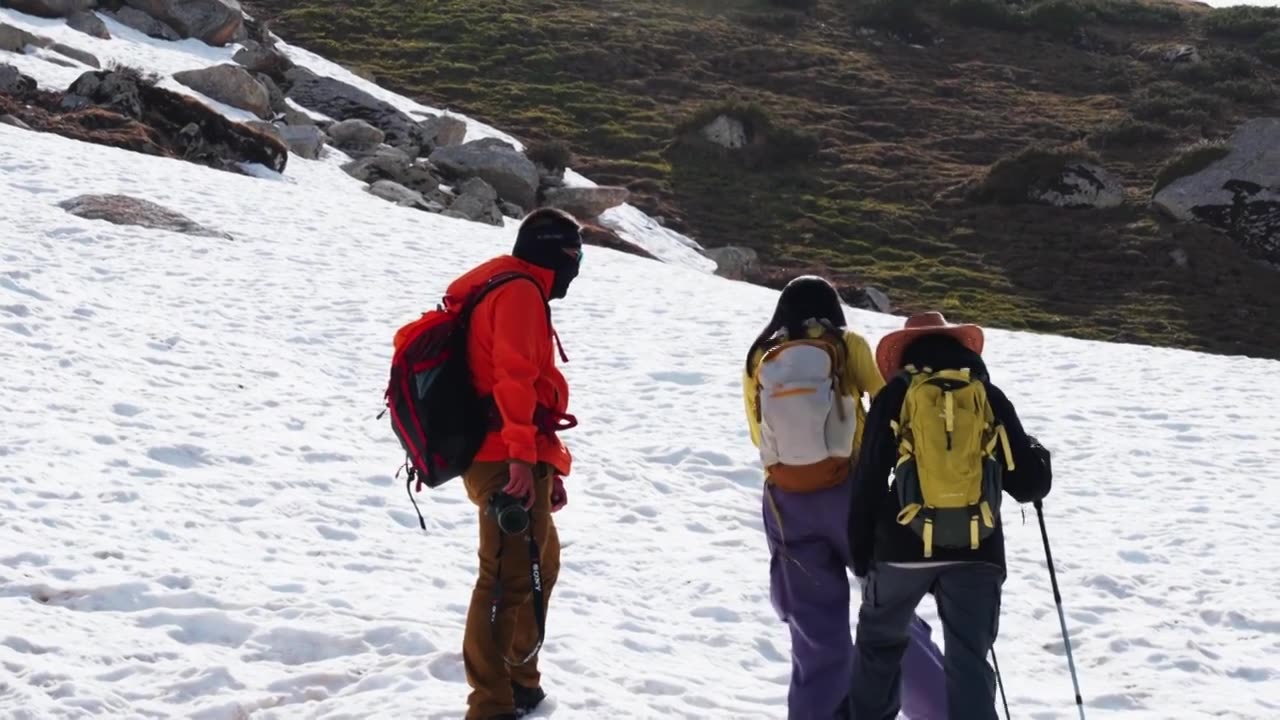 户外徒步登山视频素材