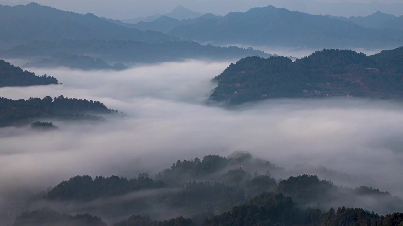 贵州遵义飞鸽景区晨雾缭绕视频下载