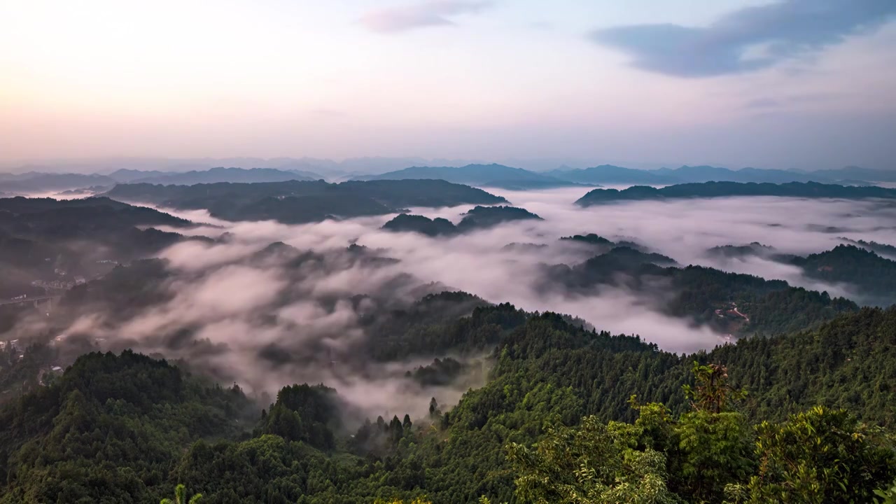 贵州遵义飞鸽景区晨雾缭绕视频素材