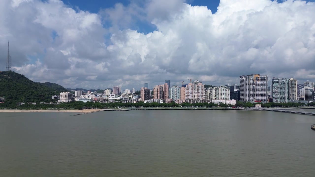 航拍珠海城市风光，海洋和城市视频素材