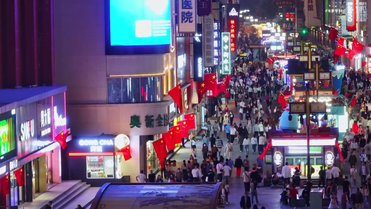 中国辽宁省沈阳市沈河区中街步行街夜景航拍视频下载