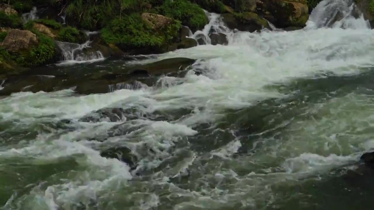 贵州湍急的河流溪流水花视频素材