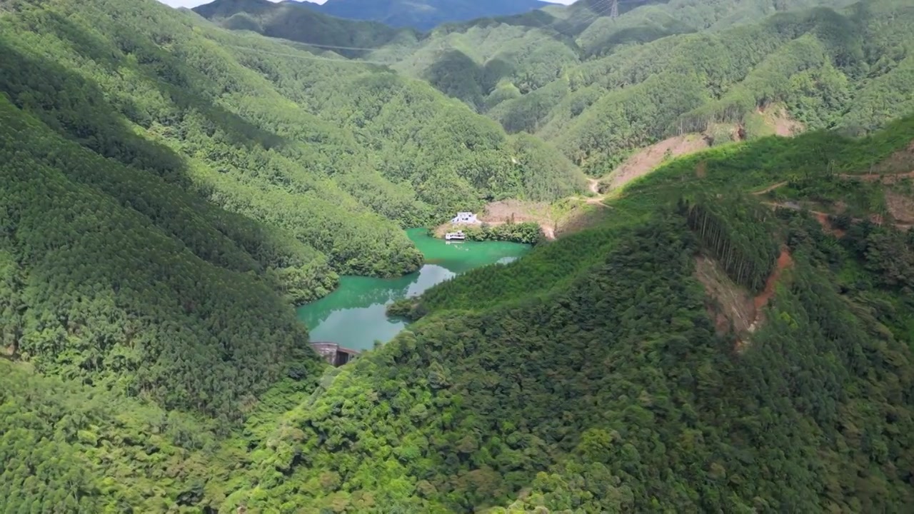 航拍清远笔架山林场三坑尾声水库自然风光视频素材