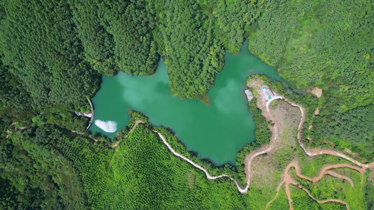 航拍清远笔架山林场三坑尾声水库自然风光视频素材