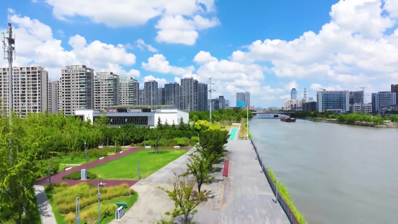 京杭大运河苏州风光带航拍蓝天白云风景视频素材