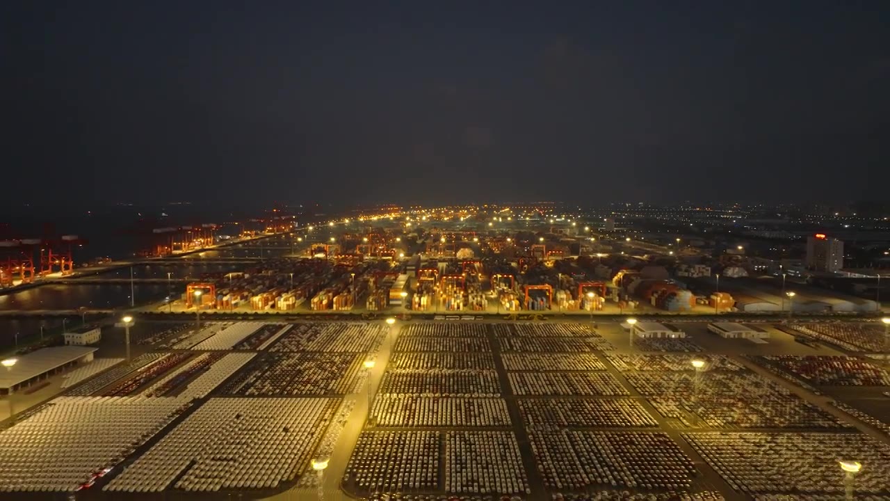 江苏太仓港区货运码头集装箱港口夜景航拍视频下载