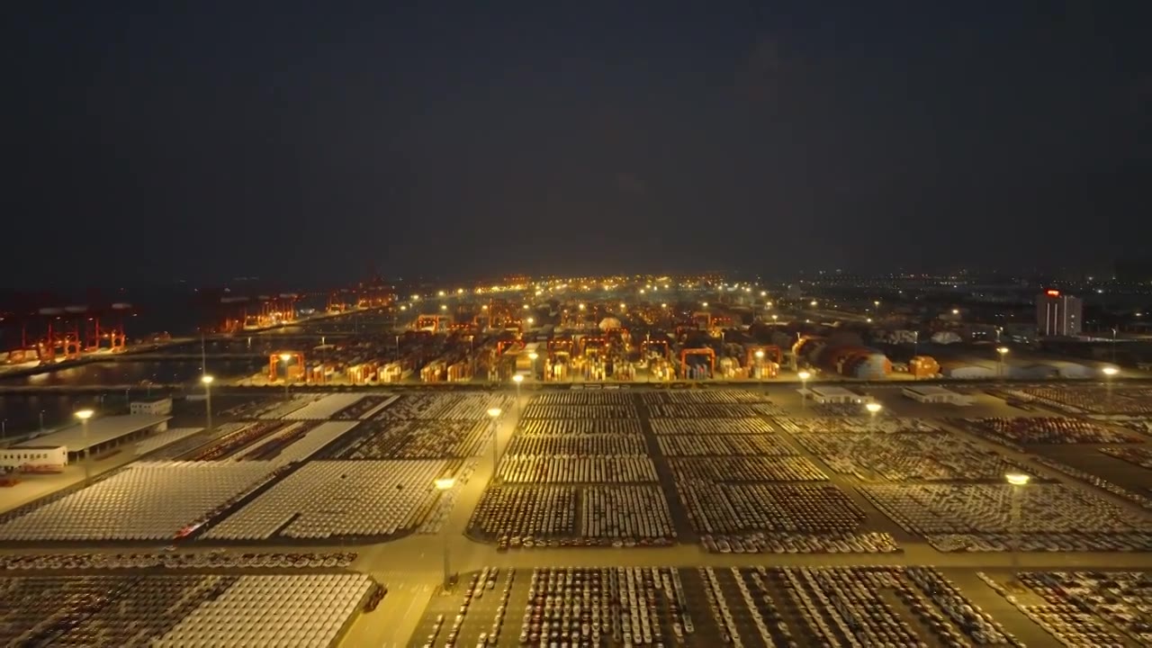 江苏太仓港区货运码头集装箱港口夜景航拍视频下载