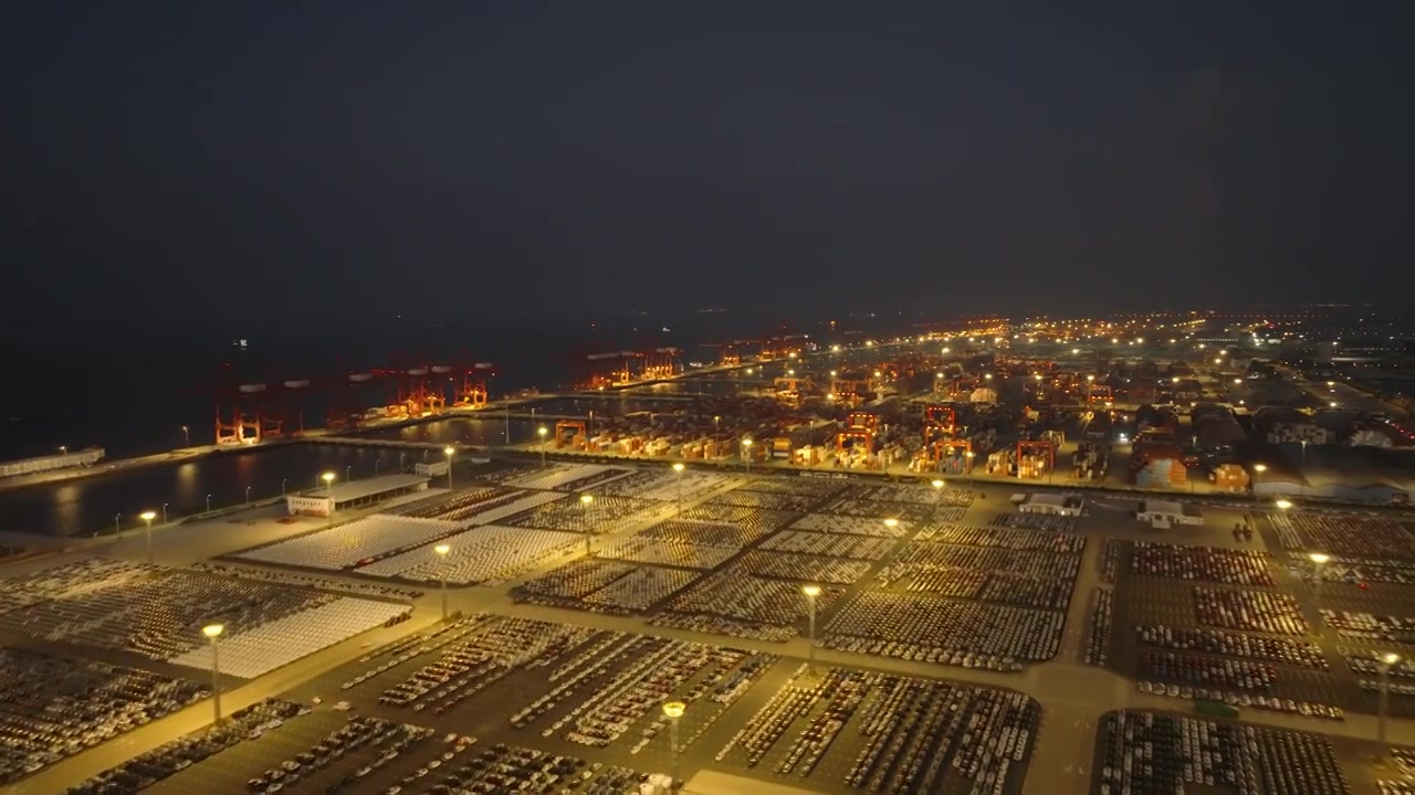 江苏太仓港区货运码头集装箱港口夜景航拍视频下载