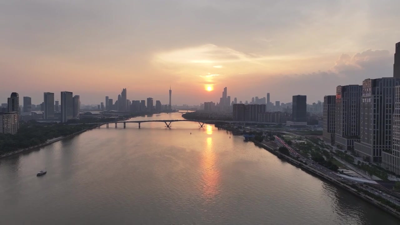 中国广东省广州市海珠区琶洲大桥全景视频素材