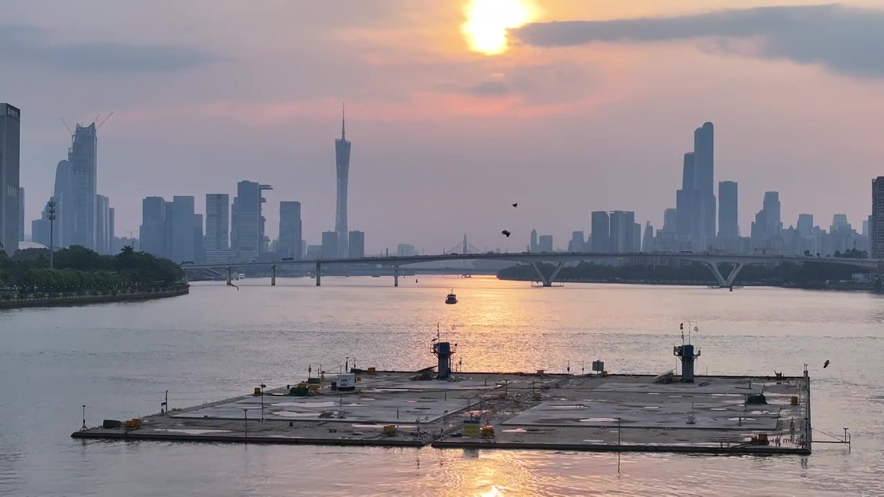 中国广东省广州市海珠区琶洲大桥全景视频素材