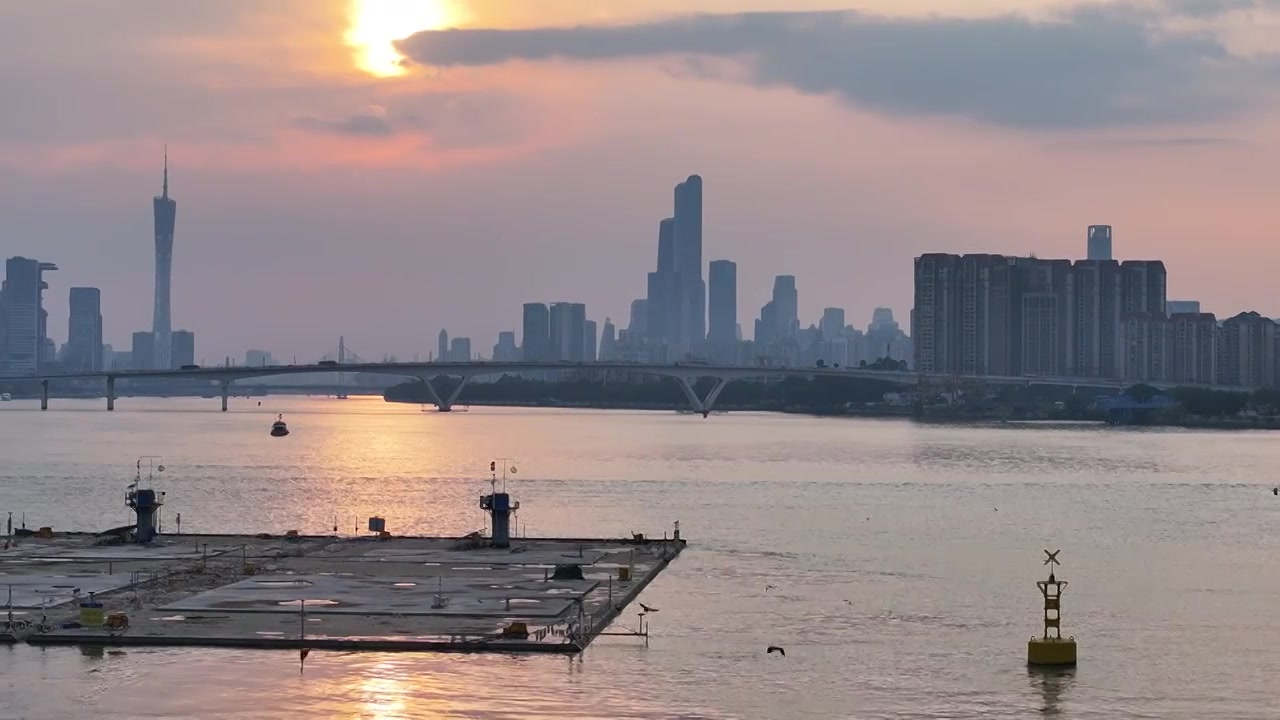 中国广东省广州市海珠区琶洲大桥全景视频素材