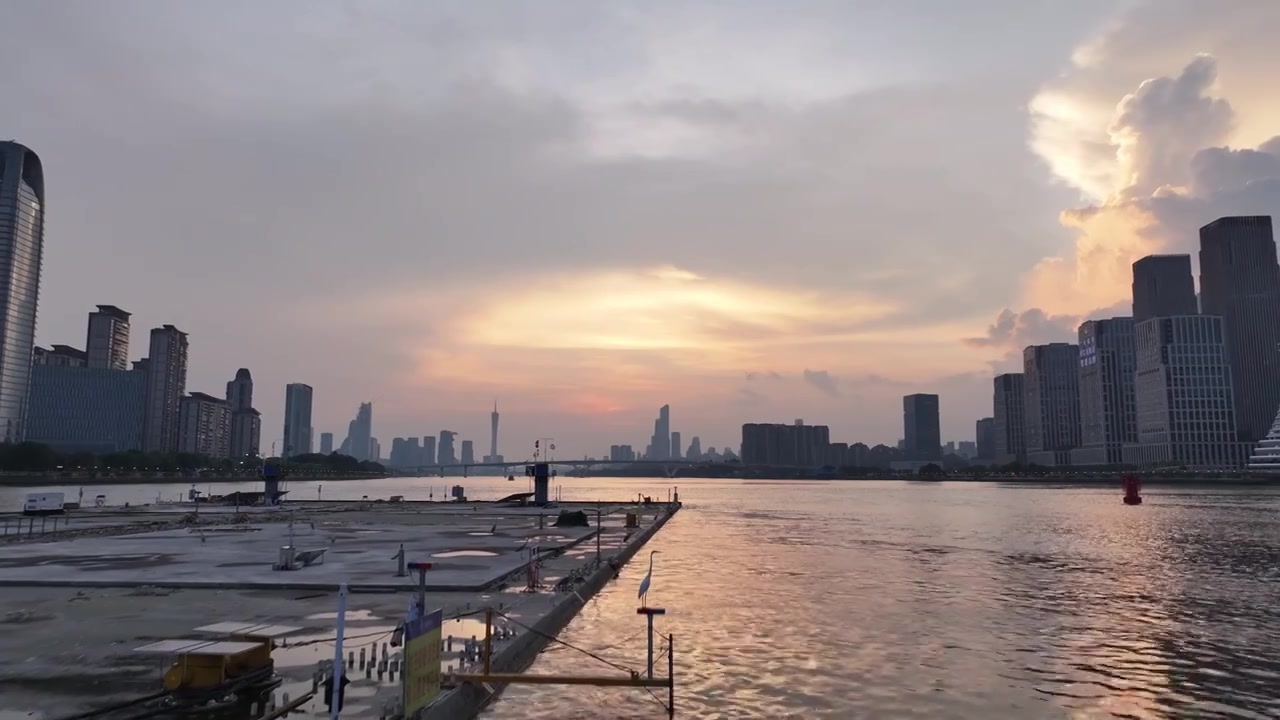 中国广东省广州市海珠区琶洲大桥全景视频素材