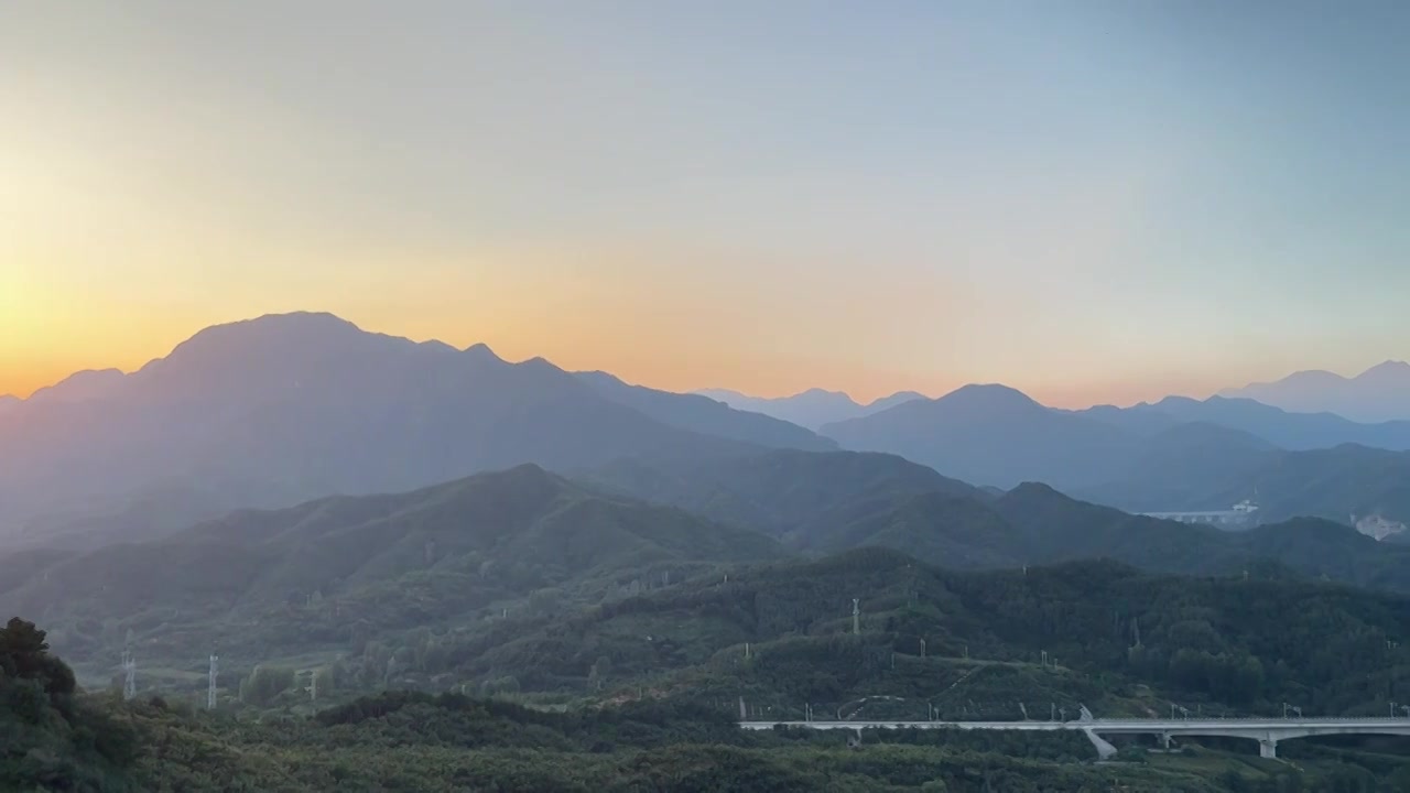 山城日出视频下载