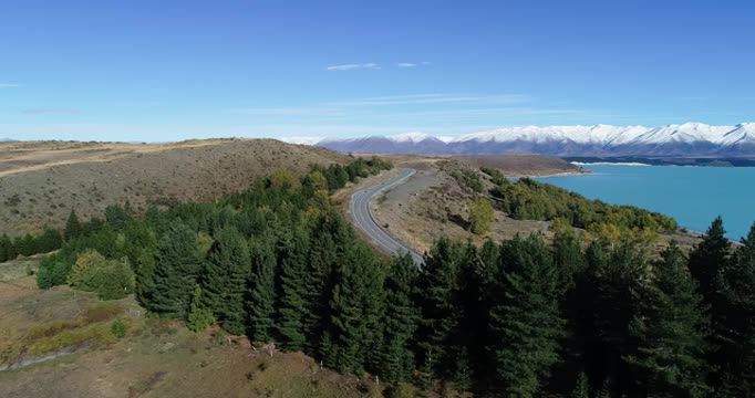 普卡基湖路边公路航拍视频素材