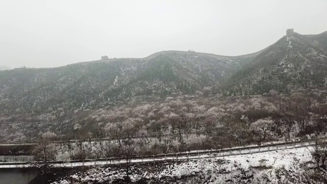 雪后居庸关长城花海航拍视频视频素材