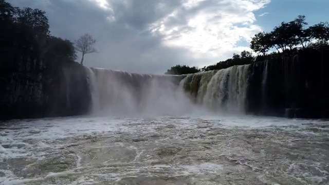 牡丹江镜泊湖吊水楼瀑布云天视频素材