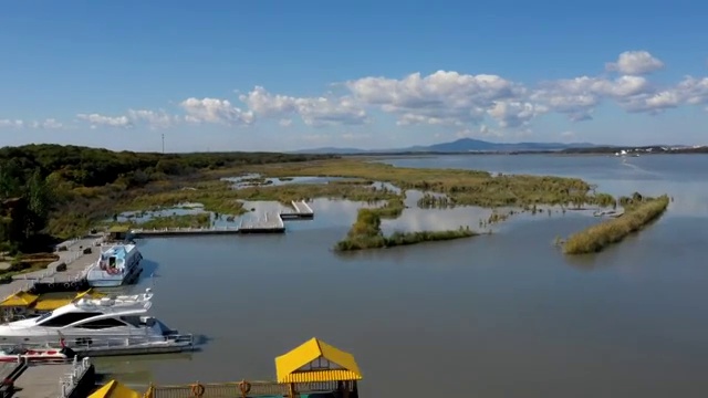 兴凯湖旅游码头云天延时视频素材