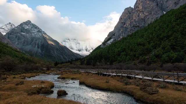 川西户外雪山风景视频素材