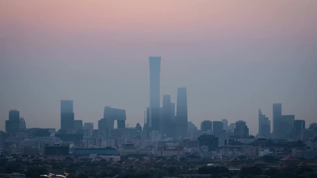 太阳穿过中国尊视频素材